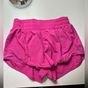SONIC PINK lululemon hotty hot shorts! Size 4/2inch shorts!